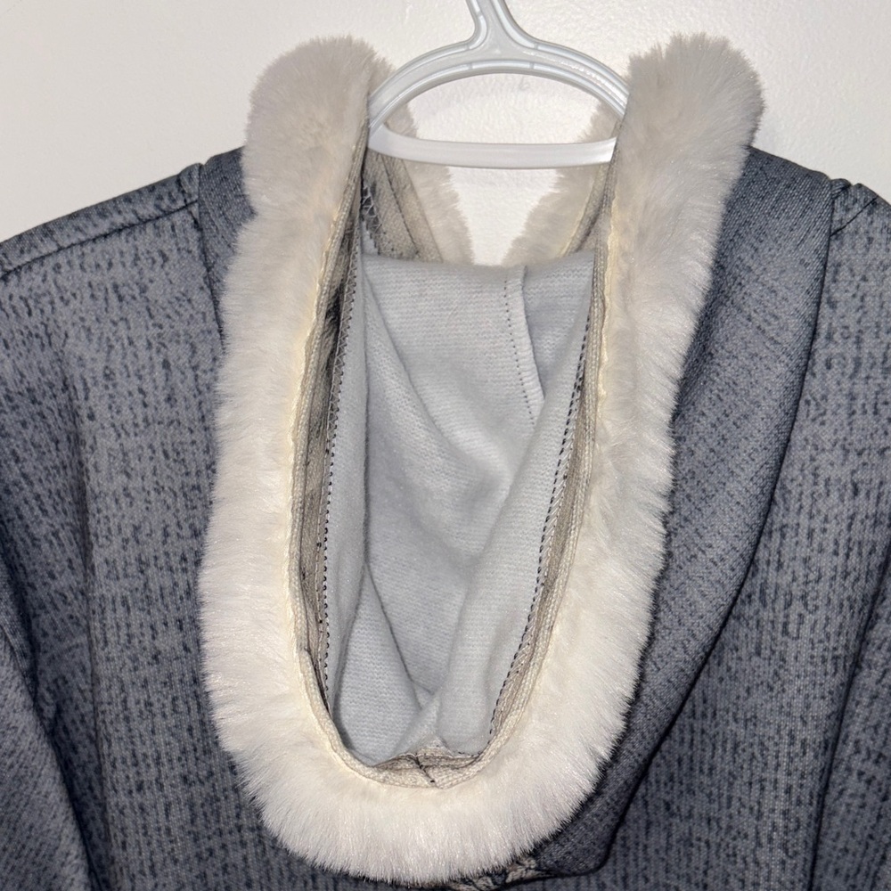 NWOT Wolf Design Long Coat 🧥 - Picture 5 of 11